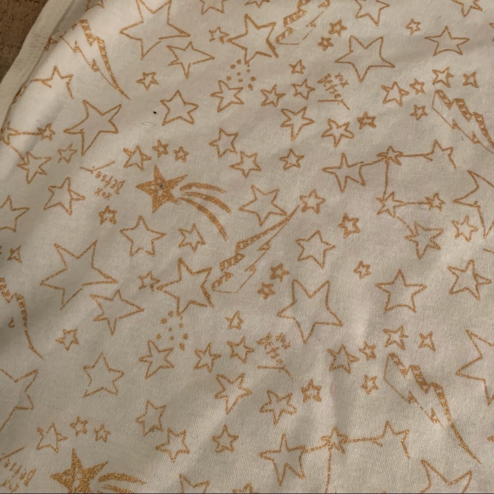 Betsey Johnson baby girls white and gold lightweight blanket with bow - Picture 4 of 11